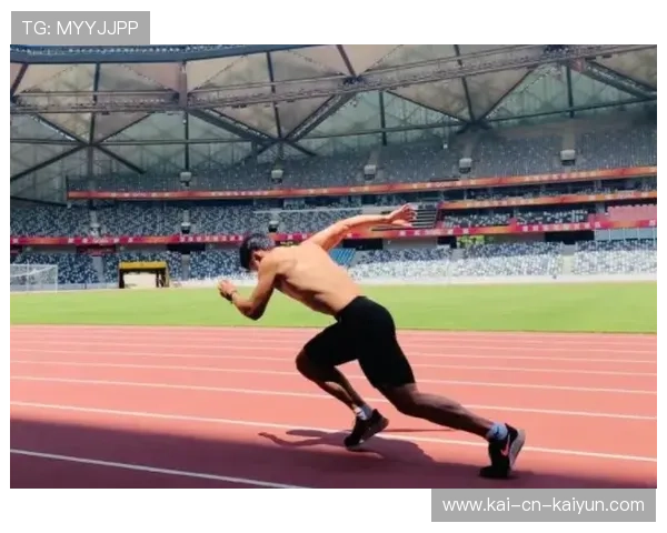 “2025世界运动会：高新体育中心健力赛场，选手挑战世界纪录”